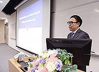 Prof. Lu Lin, Director of the Beijing Sixth Hospital, delivers a keynote presentation in the symposium